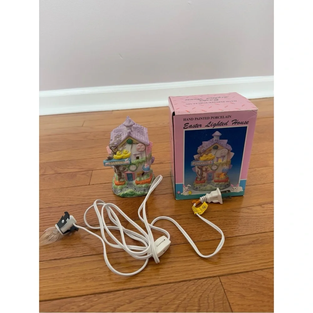 Beachwood Ltd. Vintage 1993 Hand Painted Porcelain Easter Lighted House - NIB
